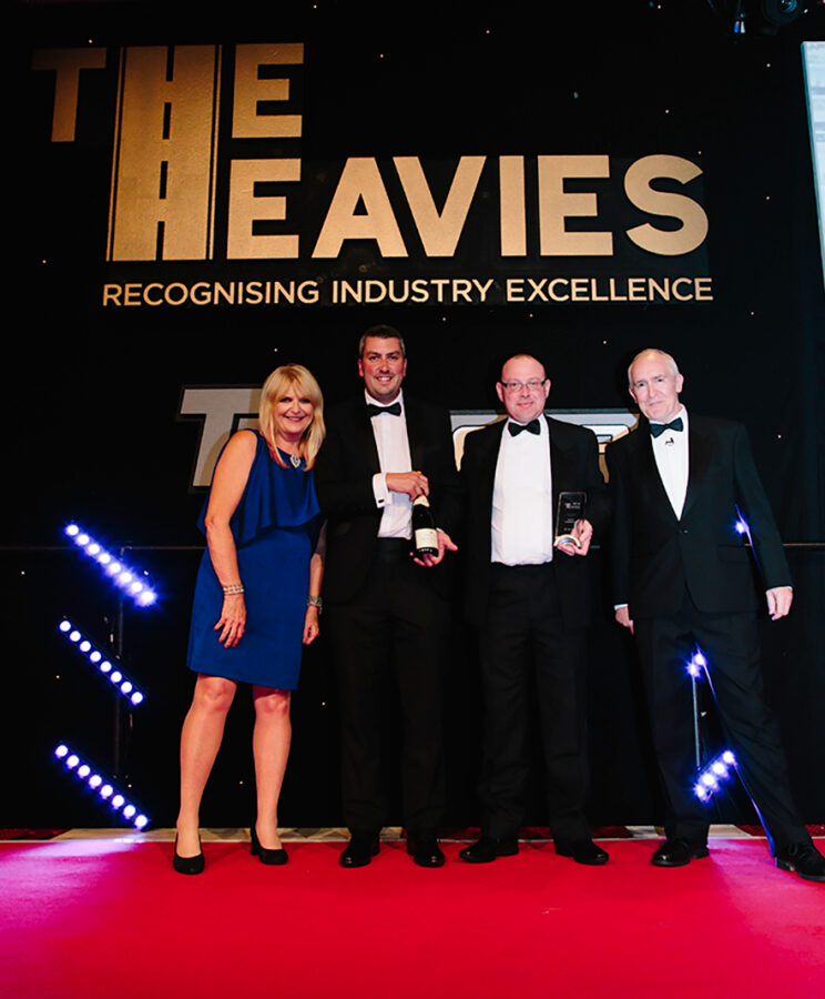 Sarens receiving a Heavies award