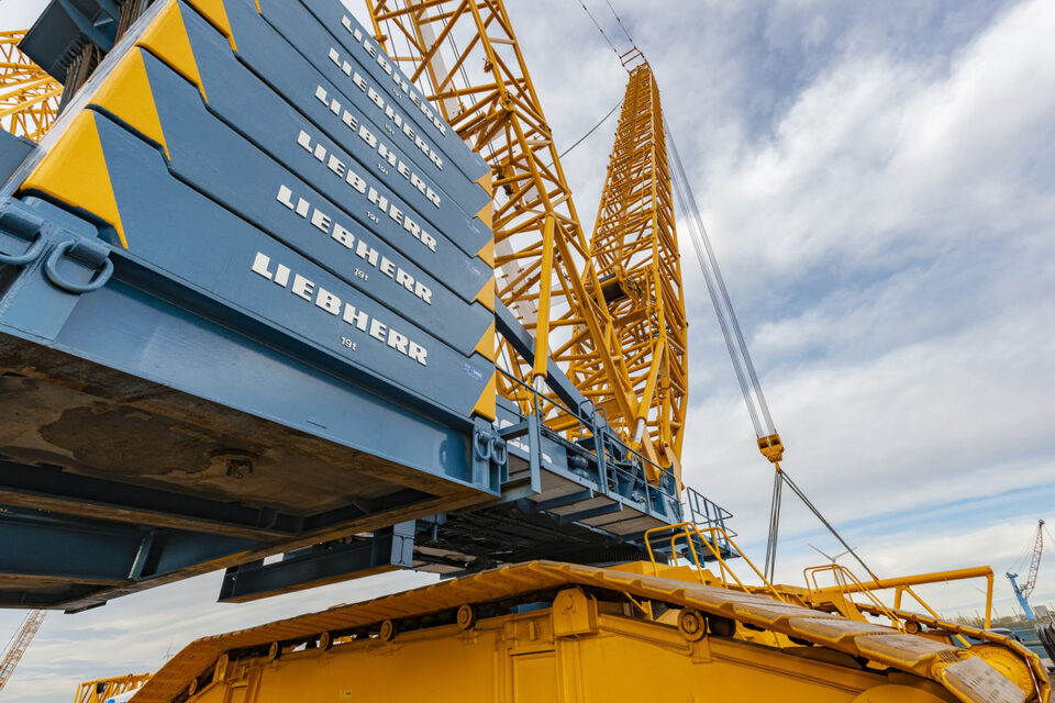 The Sarens SGC-250 ring crane